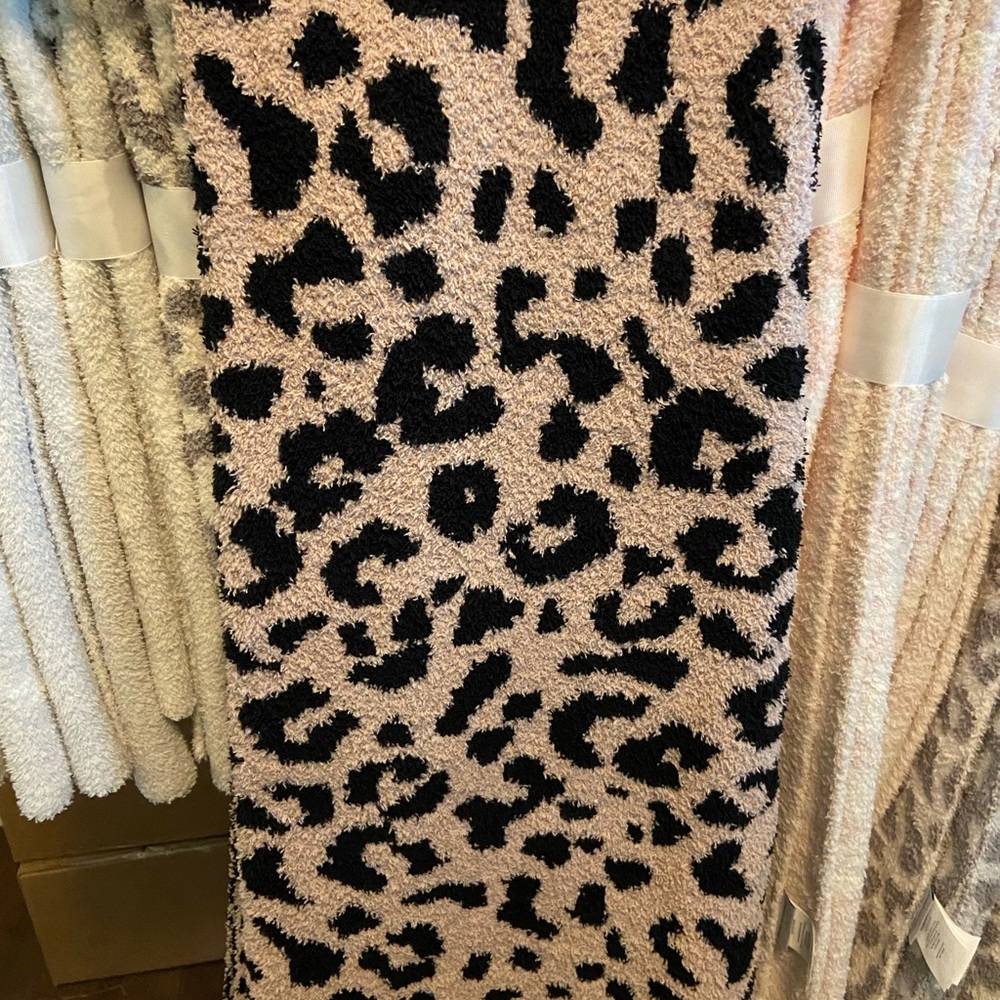 NWT Cupcakes & Cashmere Blanket - black/tan